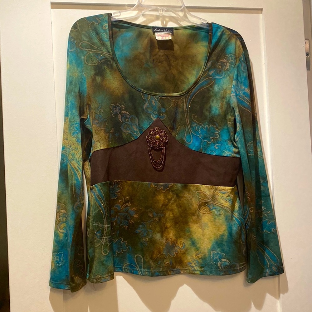 Gorgeous ladies size M top by Andrea Quinn